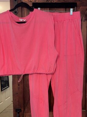 Women’s Pink Set - Sleeveless two piece set with jogger cargo pants
